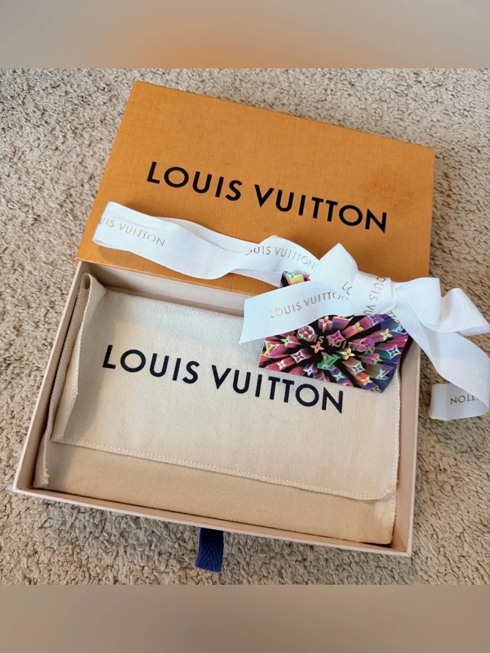 LOUIS VUITTON